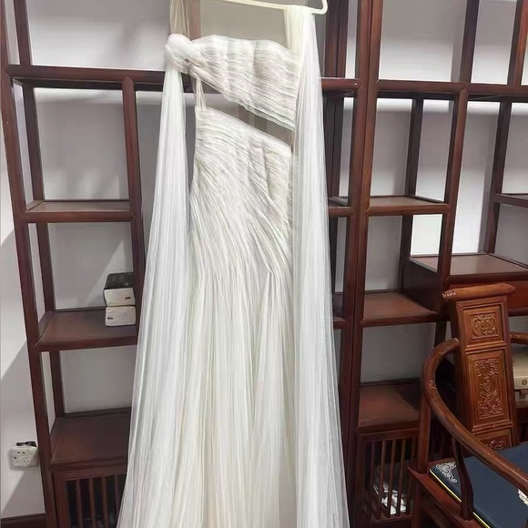 Dreamy Backless Evening Dress - Picture 4 of 5